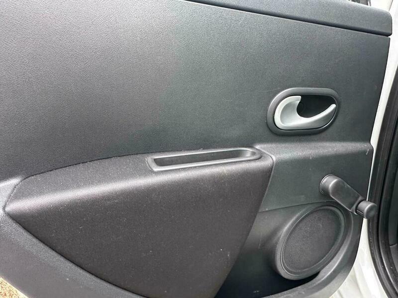 Renault Clio 1.1 I-music 16V 74 Bhp Silver #10