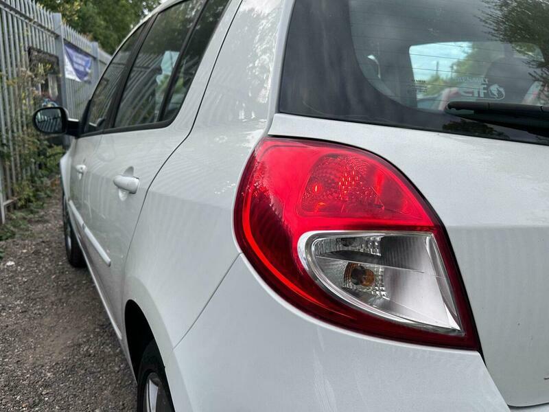 Renault Clio 1.1 I-music 16V 74 Bhp Silver #30