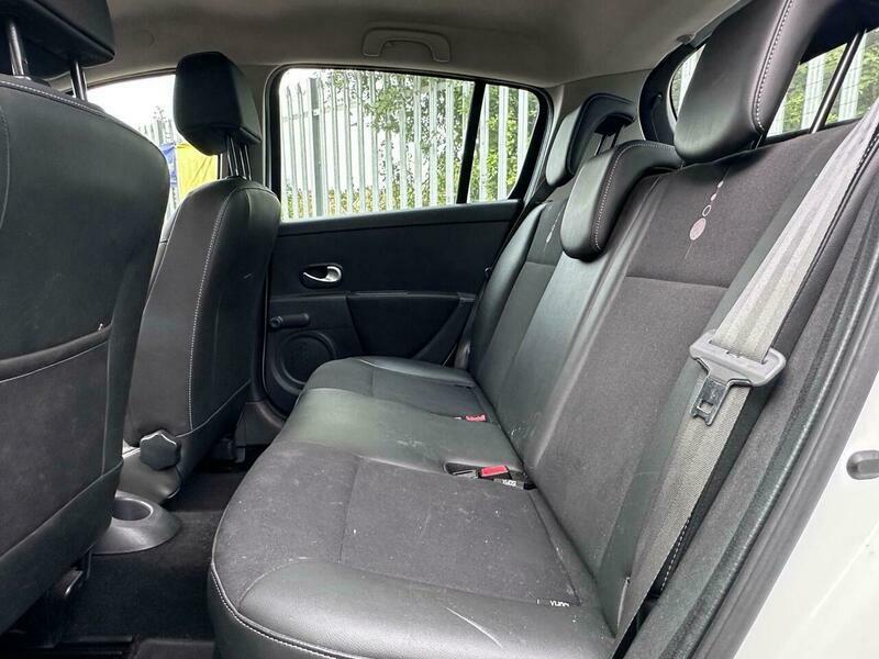 Renault Clio 1.1 I-music 16V 74 Bhp Silver #11