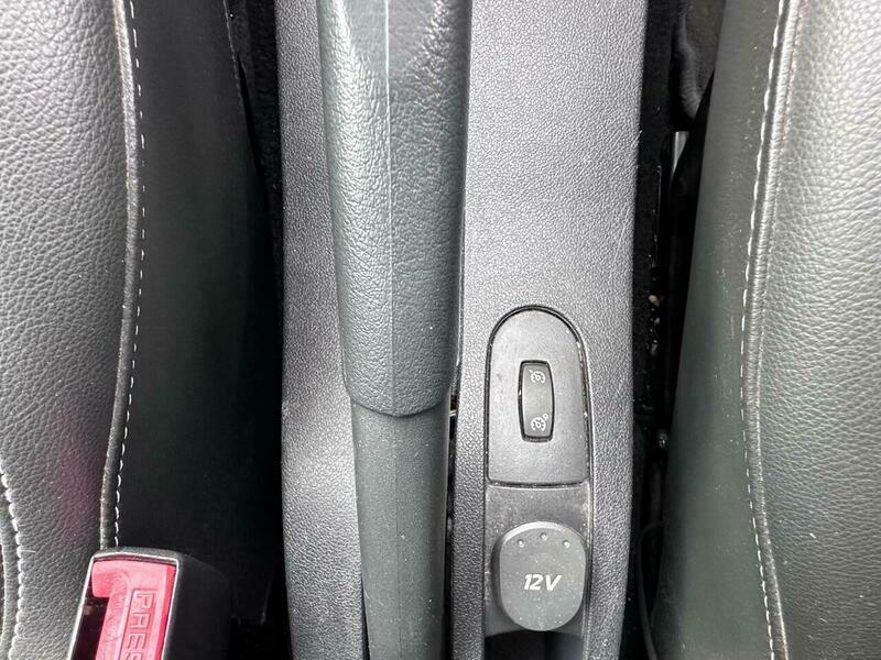 Renault Clio 1.1 I-music 16V 74 Bhp Silver #20