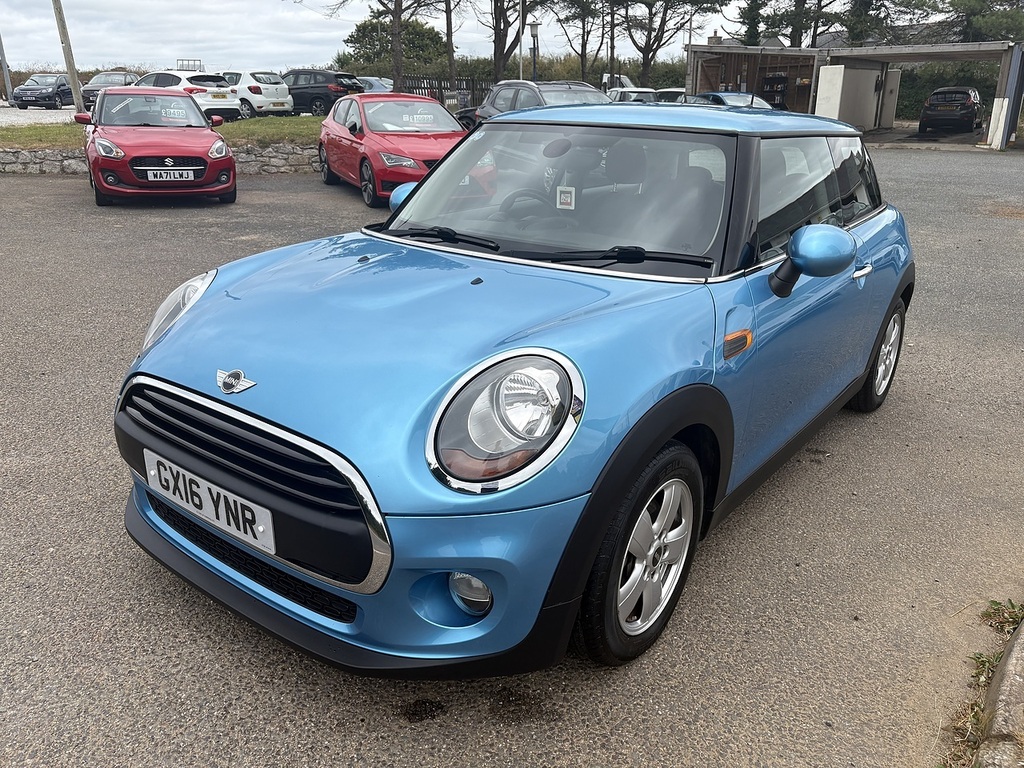 Mini Hatch One Blue