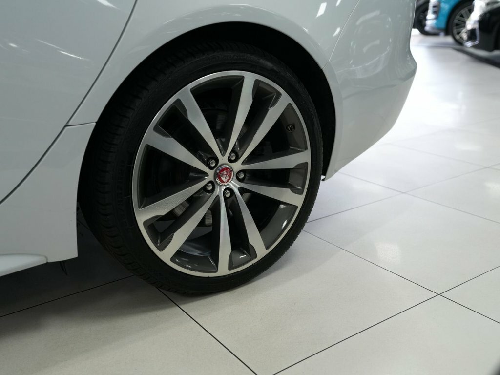 Jaguar XF 2L R-sport White #5