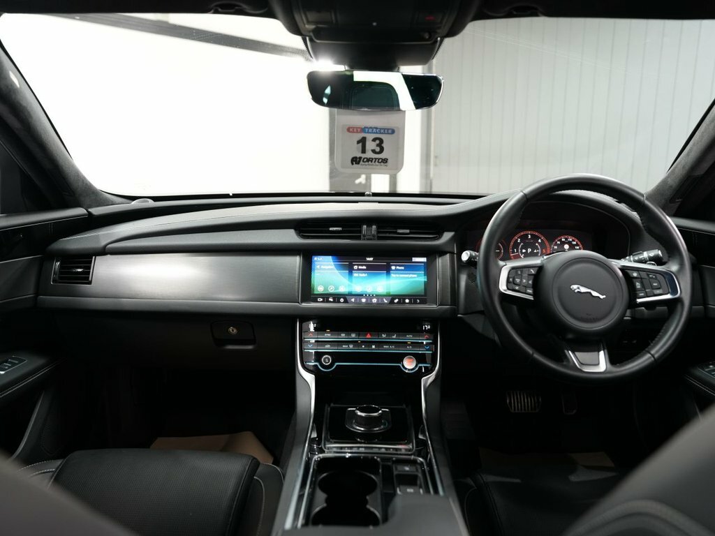 Jaguar XF 2L Chequered Flag Black #3