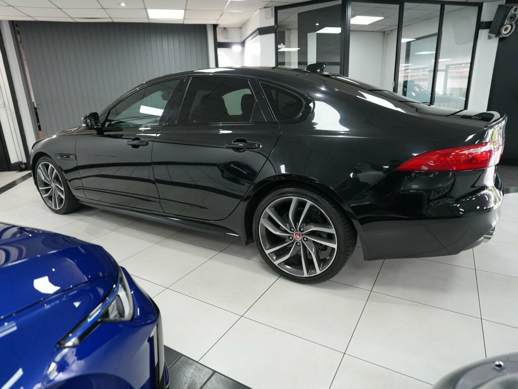 Jaguar XF 2L Chequered Flag Black #6