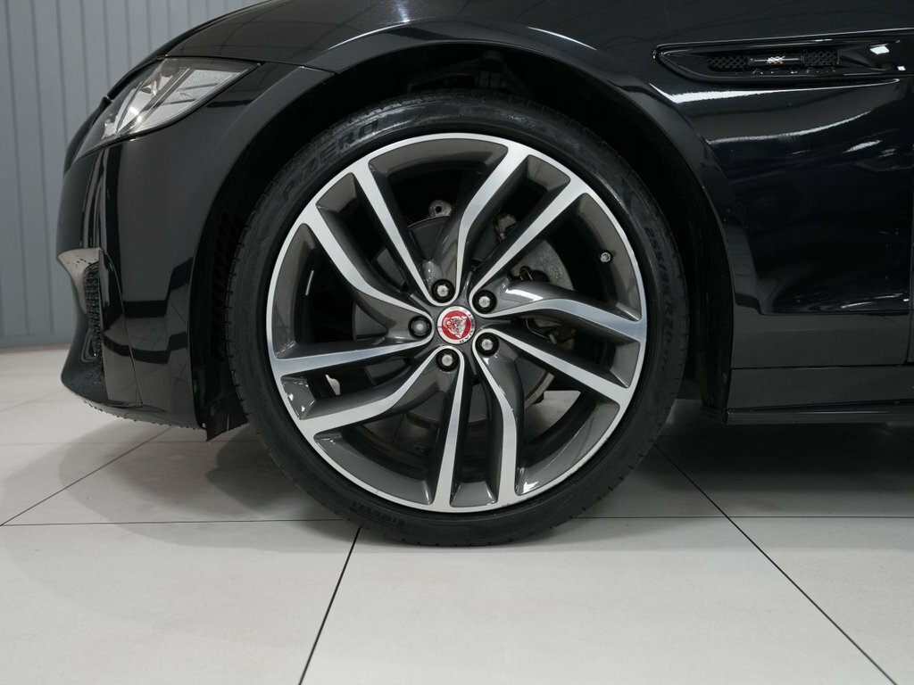 Jaguar XF 2L Chequered Flag Black #5
