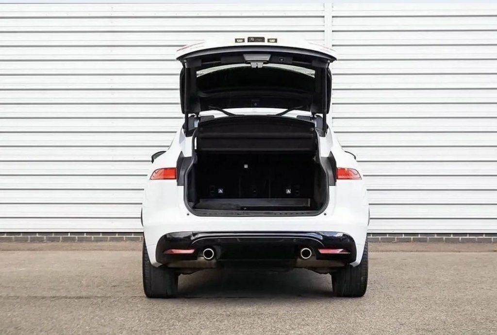 Jaguar F-Pace 3L S White #4
