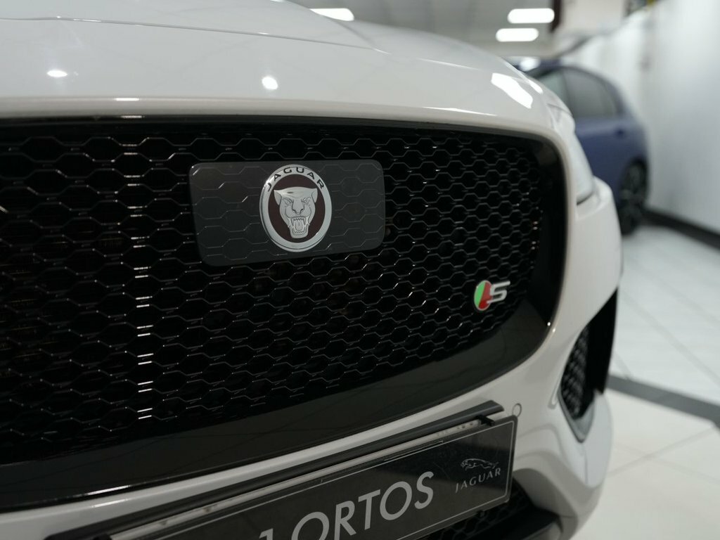 Jaguar F-Pace 3L S White #4