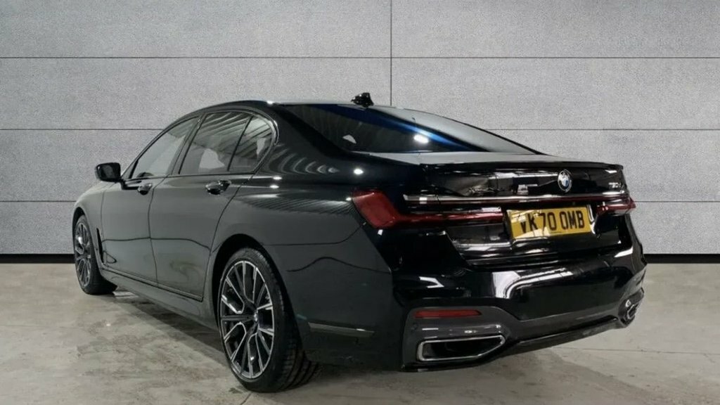 BMW 7 Series 3L M Sport Black #2