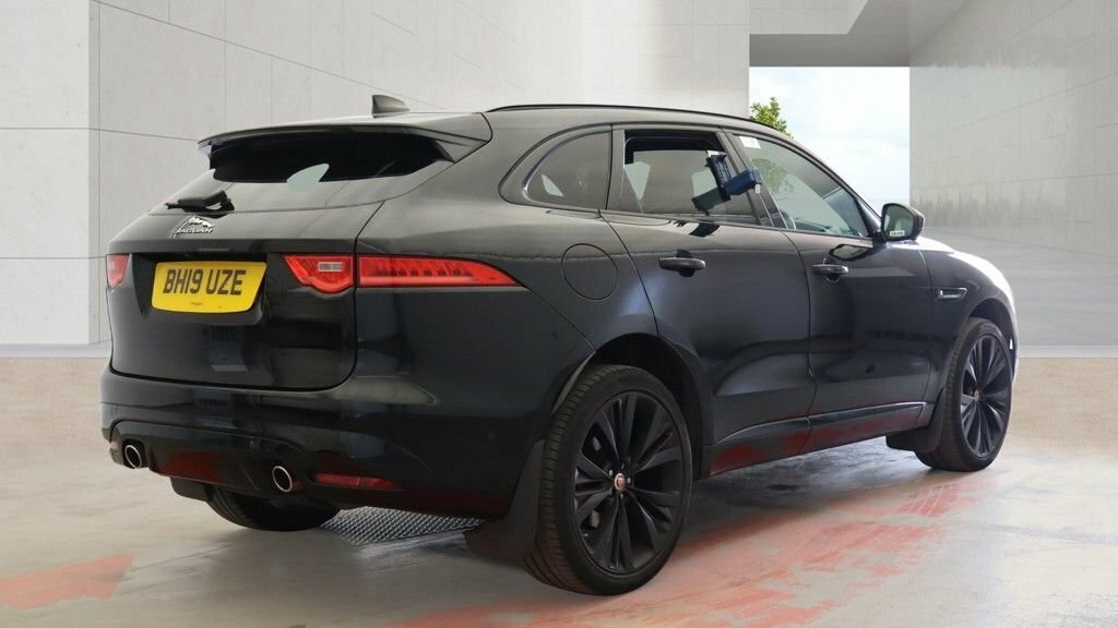 Jaguar F-Pace 3L S Black #5