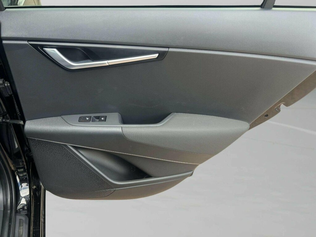 Kia e-Niro Kia Niro 64.8Kwh 4 Suv 201 Bhp Grey #21