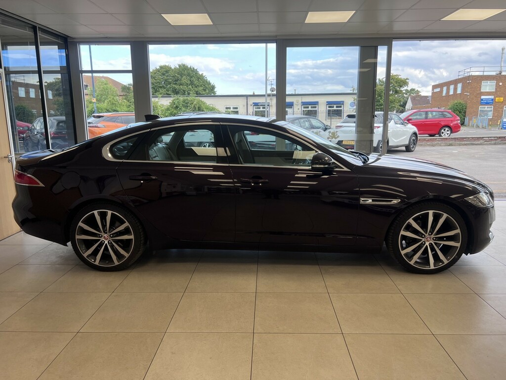 Jaguar XF Saloon 2.0 I Portfolio 201919 Red #4