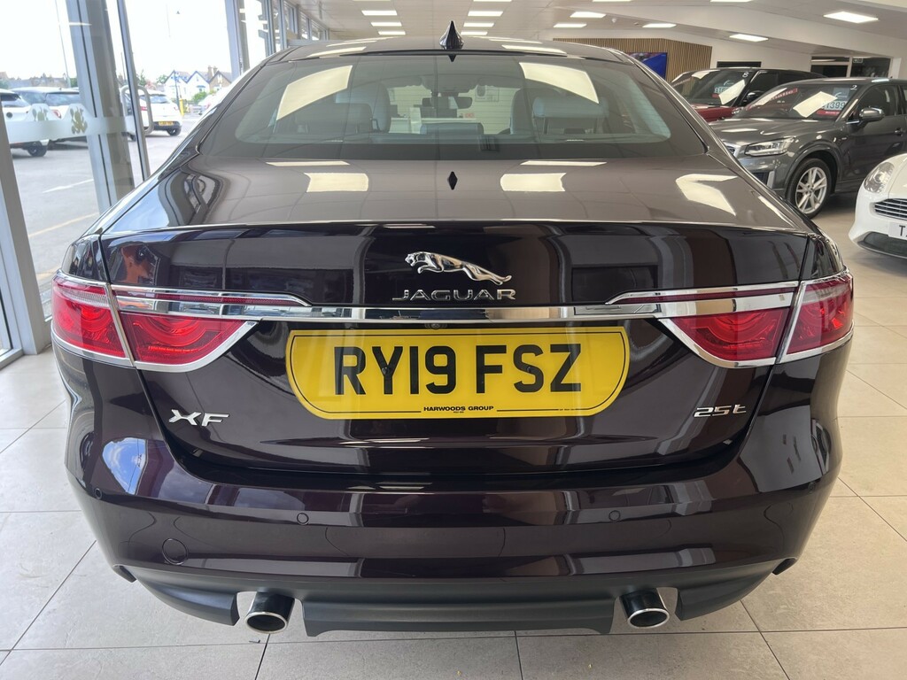 Jaguar XF Saloon 2.0 I Portfolio 201919 Red #6