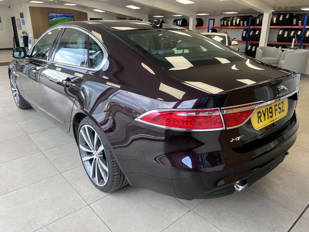Jaguar XF Saloon 2.0 I Portfolio 201919 Red #5