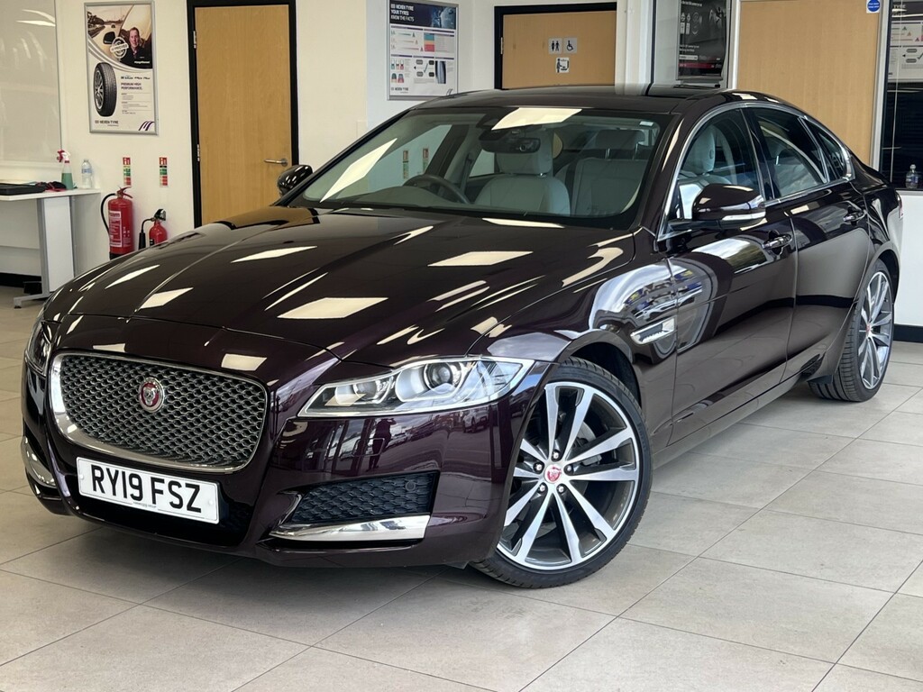 Jaguar XF Saloon 2.0 I Portfolio 201919 Red #3