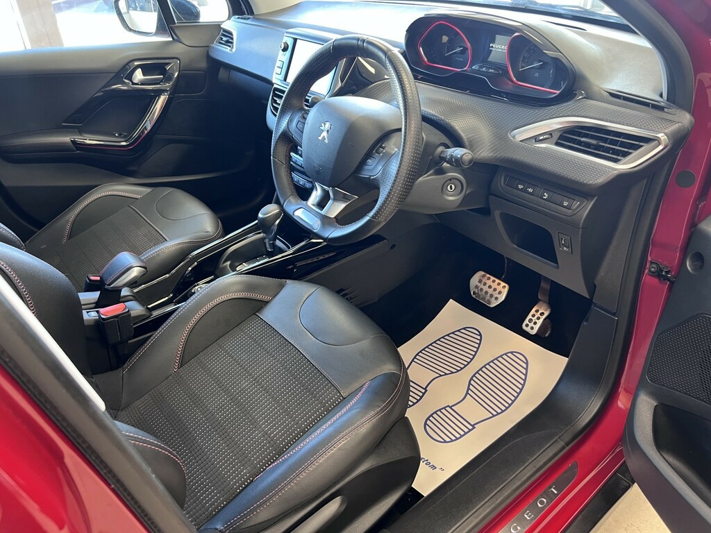 Peugeot 2008 1.2 Puretech Gt Line Red #6