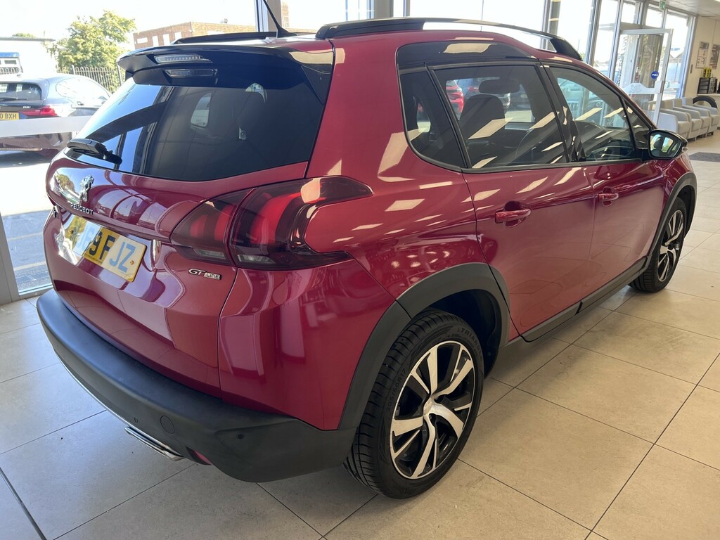 Peugeot 2008 1.2 Puretech Gt Line Red #4