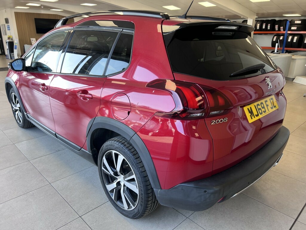 Peugeot 2008 1.2 Puretech Gt Line Red #5