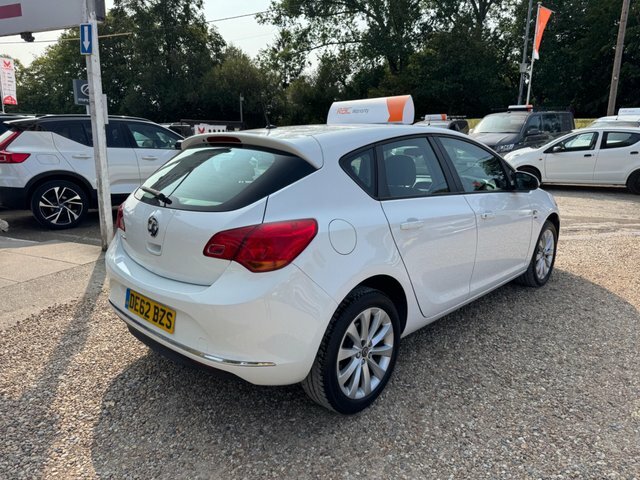Vauxhall Astra 16V Active Euro 5 White #5
