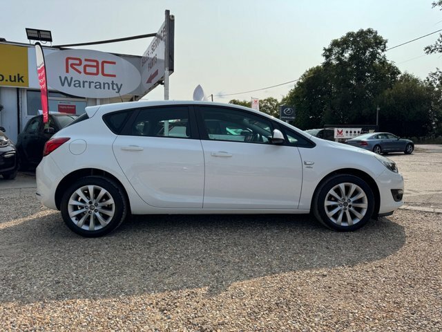 Vauxhall Astra 16V Active Euro 5 White #3