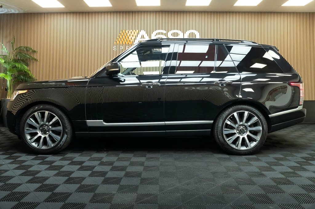 Land Rover Range Rover 3L Autobiography 5dr KW66PMX Black #4