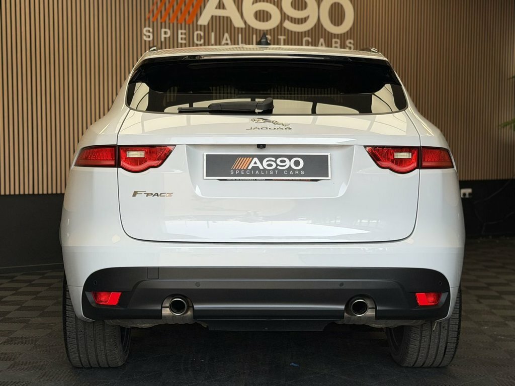 Jaguar F-Pace 2L Chequered Flag LC20WUB White #6