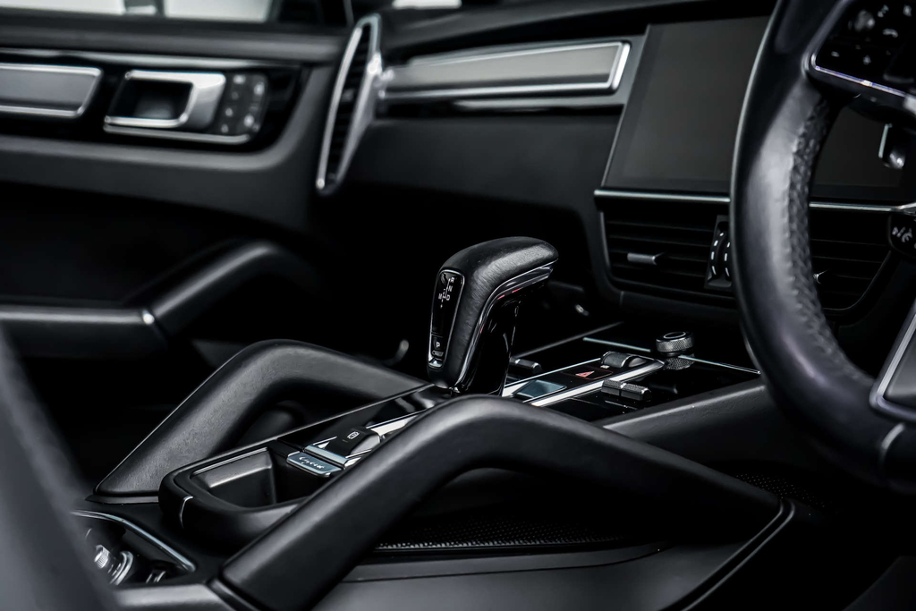 Porsche Cayenne V6 E-hybrid 17.9Kwh Platinum Black #16