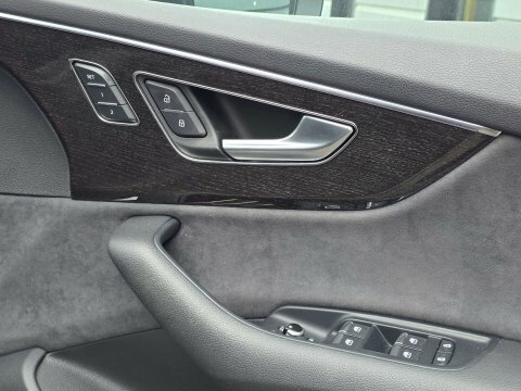 Audi Q7 55 Tfsi E Quattro Launch Edition Tiptronic Silver #41