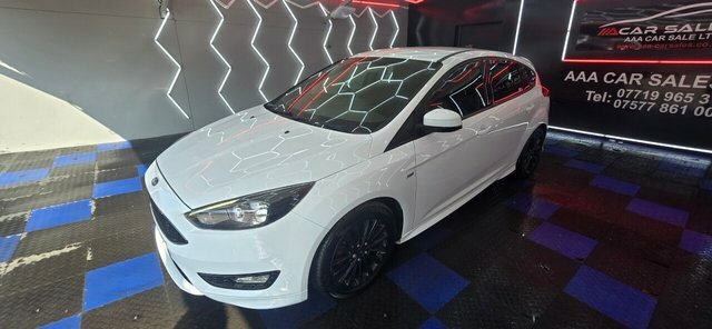Ford Focus 1.0T Ecoboost St-line Hatchback White #6