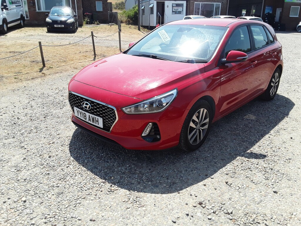 Hyundai I30 Hatchback 1.6 I30 Se 1.6 D 110Ps 2018 Red #3