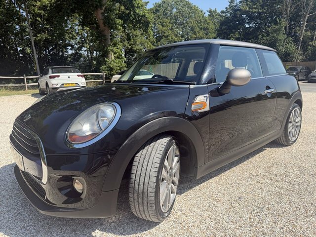 Mini Hatch 1.5 Cooper Seven Hatchback Euro 6 LP66YLG Black #3