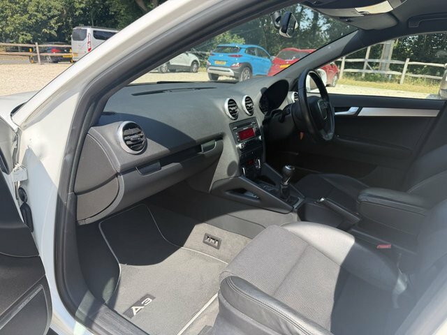 Audi A3 1.6 Sportback Mpi Se Technik 101 Bhp Silver #12