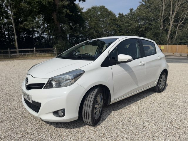 Toyota Yaris 1.33 Dual Vvt-i Icon Plus Hatchback Man White #3