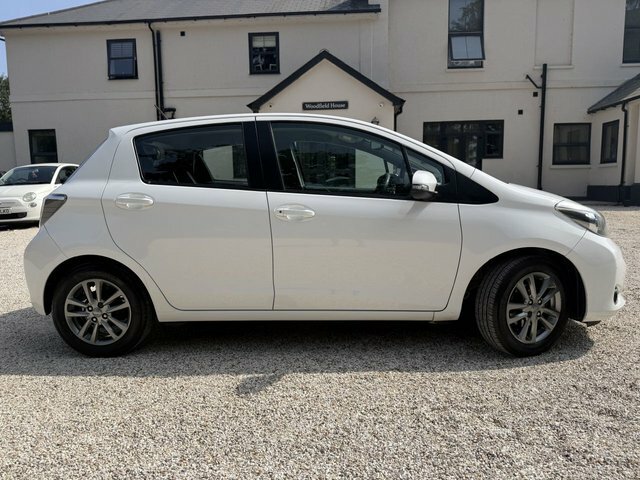 Toyota Yaris 1.33 Dual Vvt-i Icon Plus Hatchback Man White #4