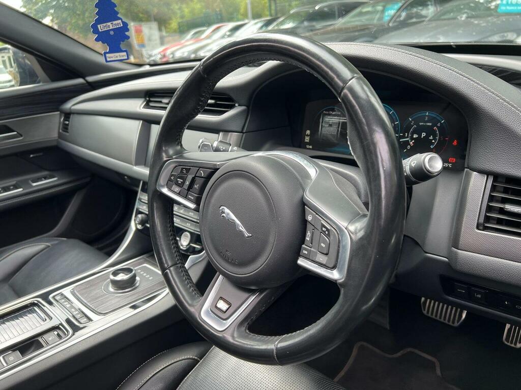 Jaguar XF 2.0D 180 Prestige Red #19