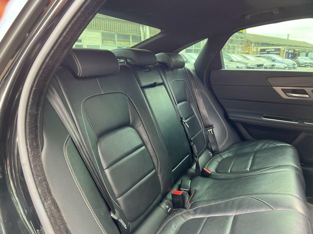 Jaguar XF 2.0D 180 Prestige Red #29