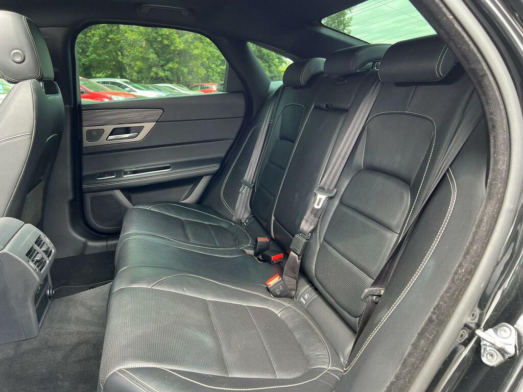 Jaguar XF 2.0D 180 Prestige Red #32