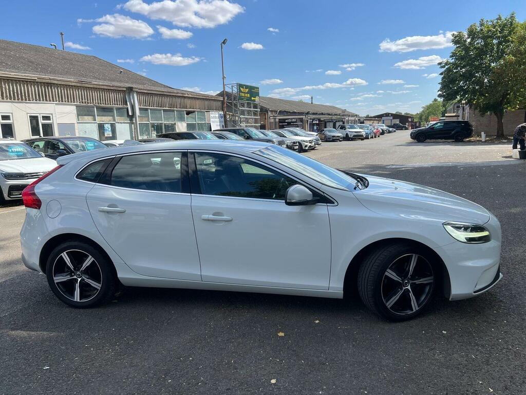 Volvo V40 2.0 T2 Gpf R-design Euro 6 Ss White #4