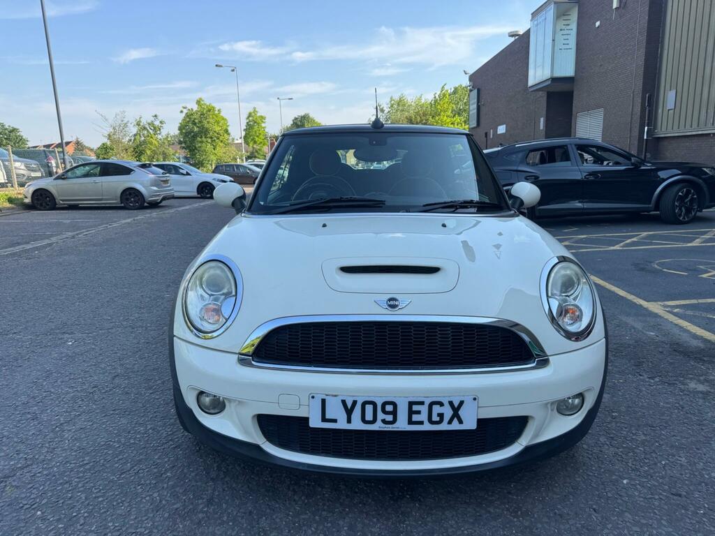 Mini Convertible Cooper S White #3