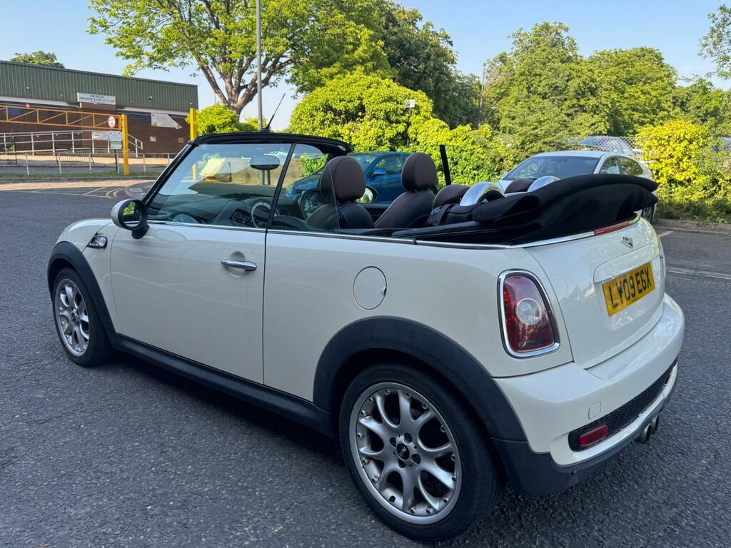 Mini Convertible Cooper S White #5