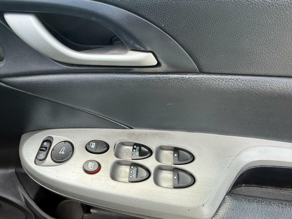 Honda Civic Hatchback 1.8 Silver #36
