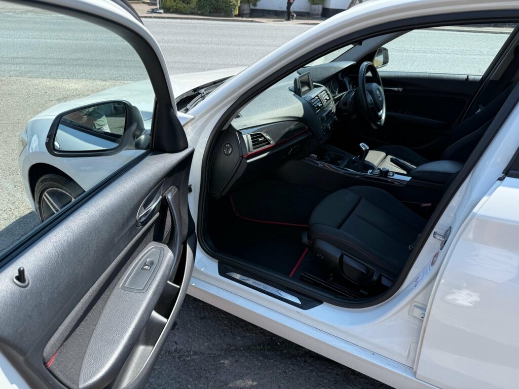 BMW 1 Series Hatchback Black #32