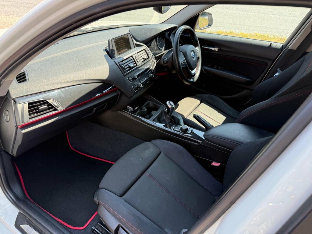 BMW 1 Series Hatchback Black #31