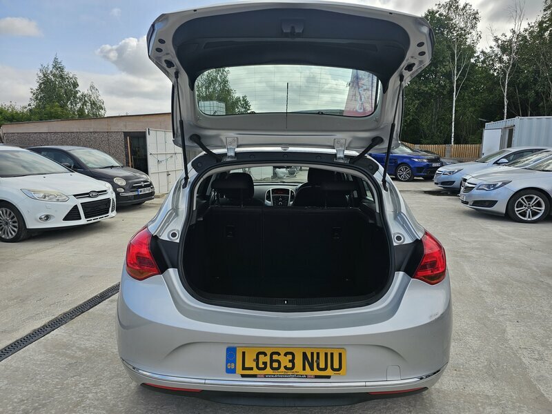 Vauxhall Astra 1.6I 16V Energy White #11
