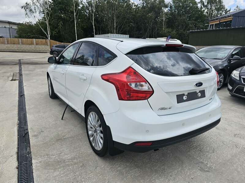 Ford Focus 1.0-Focus-titanium-x-t-5dr White #3