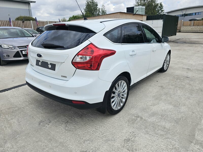 Ford Focus 1.0-Focus-titanium-x-t-5dr White #4