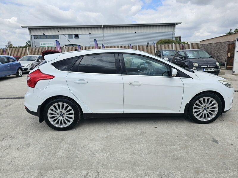 Ford Focus 1.0-Focus-titanium-x-t-5dr White #6