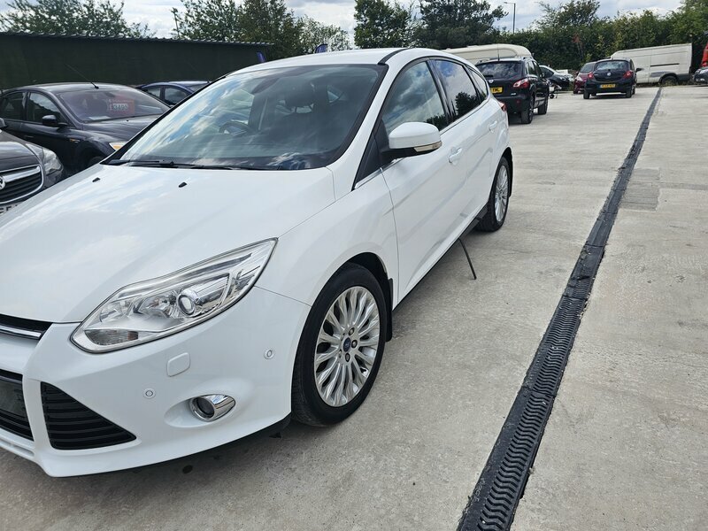 Ford Focus 1.0-Focus-titanium-x-t-5dr White #2