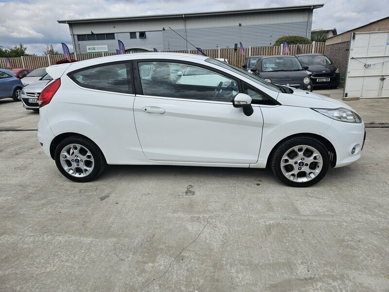 Ford Fiesta 1.25 Zetec 82 White #2