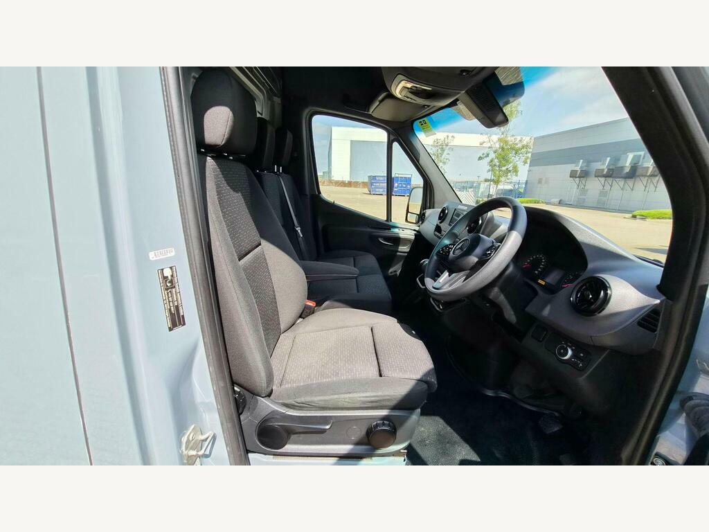 Mercedes-Benz Sprinter 2L Progressive White #17