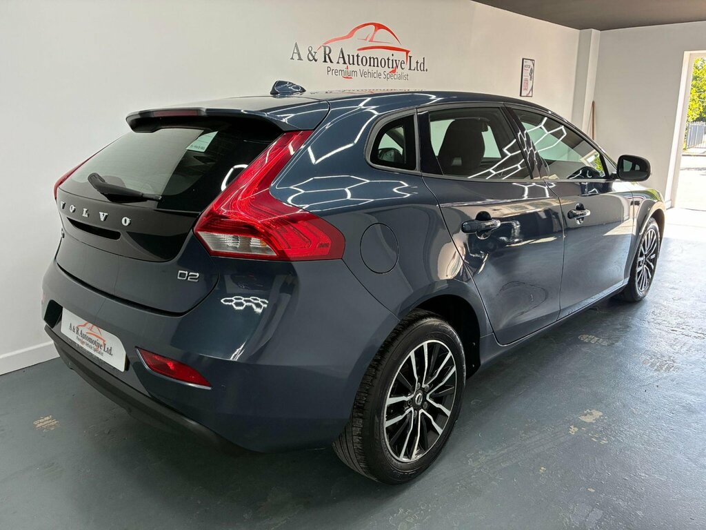 Volvo V40 2.0 D2 Momentum Euro 6 Ss Blue #2